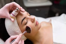 Cold Peeling for Face in Riyadh for Pore Tightening and Skin Firming
