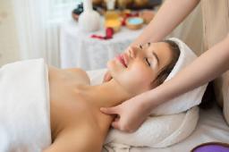 Lymphatic Massage for Facial Rejuvenation and Gentle Fluid Movement