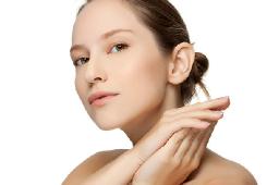 How Can You Differentiate Between Freckles and Dark Spots?