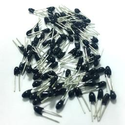What accuracy can glass thermistor reach in temperature sensing?